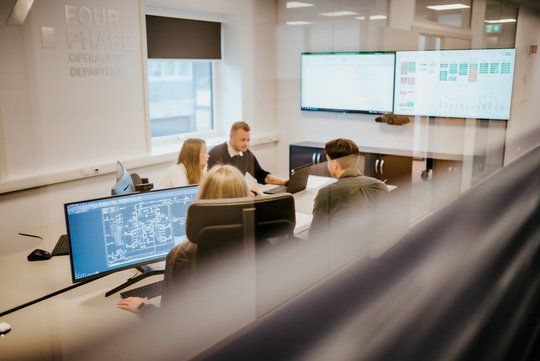 Fourphase 165 05 Operations Room